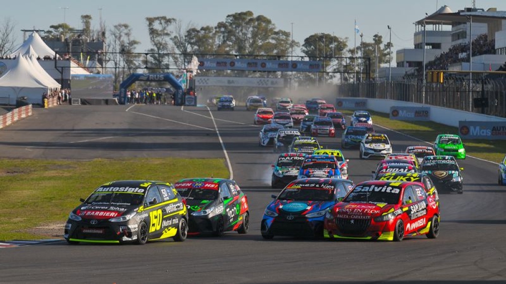 Turismo Nacional: ”Juanchi” Torres, a bordo del Etios de Sebastián Pérez, termino en el puesto 27 de la final de invitados