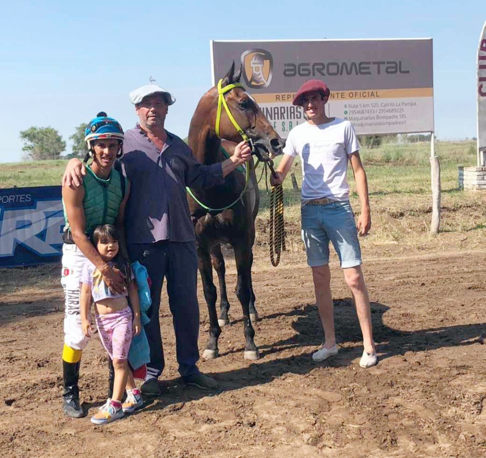 Triunfo para dos caballos de Tornquist en la recta del Club Hípico y Social Catriló