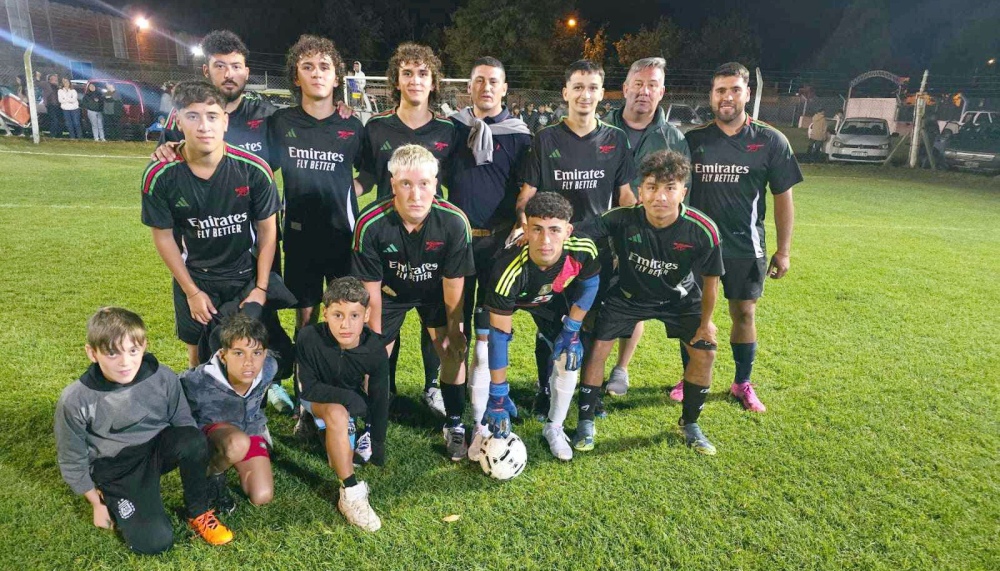 Comenzaron los cuartos de final del torneo de Papi Futbol organizado por el Club Porteño de Saldungaray