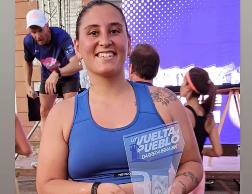 Florencia Martínez subió al podio en la Carrera la Vuelta al Pueblo 8K en la localidad de Darregueira