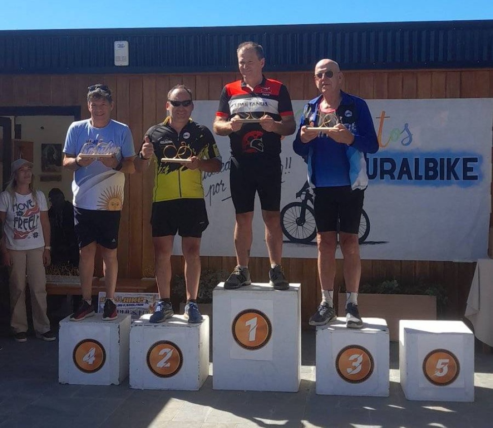 Integrantes de la Agrupación Ciclistas de Saldungaray compitieron en el Rural Bike Los Farolitos