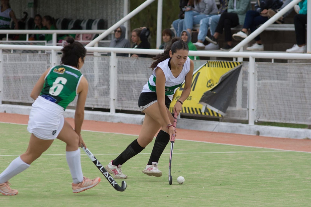 Hockey: Las Lobas se midieron como locales ante Pacifico B