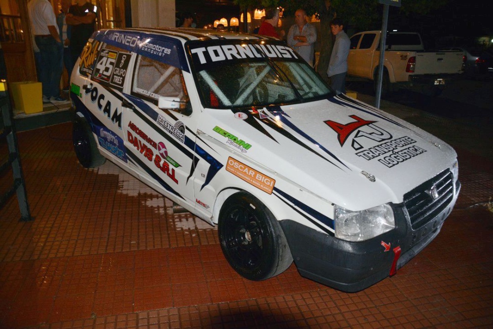 Marcelo Cesari presento oficialmente su Fiat Uno Pista Nº 45 (26 fotos + nota al piloto)