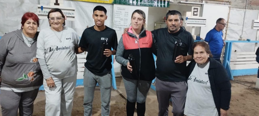 Casi 40 tríos de una amplia región le dieron vida al torneo de tejo mixto organizado por el grupo ”La Amistad”