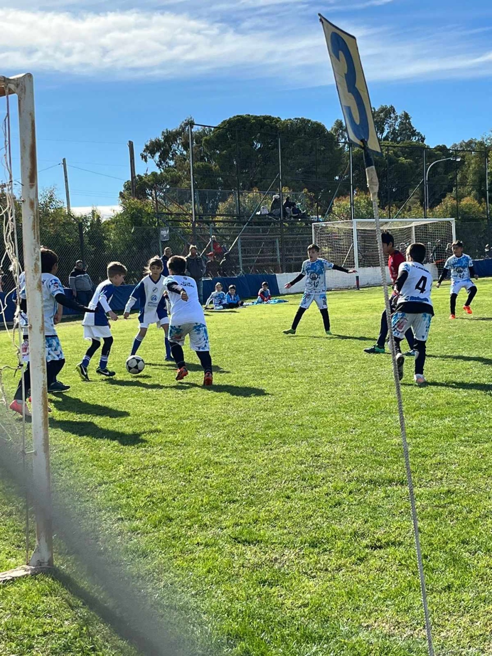 La escuelita de futbol de San Martin de Chasico participo del encuentro organizado por Automoto