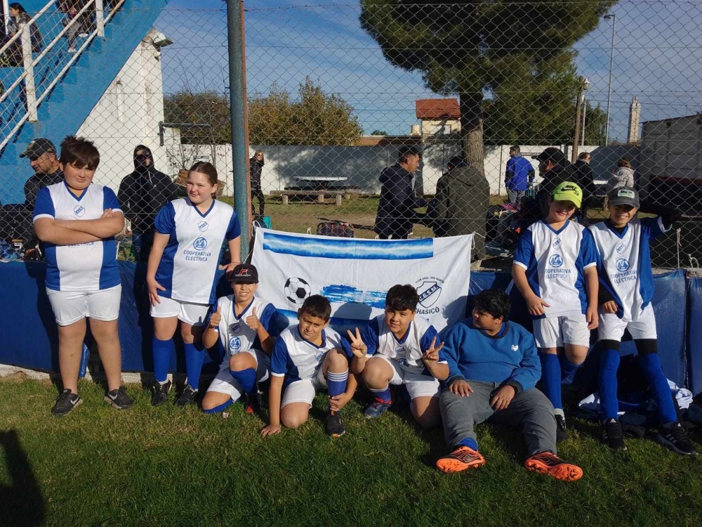 La escuelita de futbol de San Martin de Chasico participo del encuentro organizado por Automoto