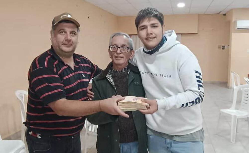 Fue todo un éxito el torneo de truco organizado por el Club Porteño de Saldungaray