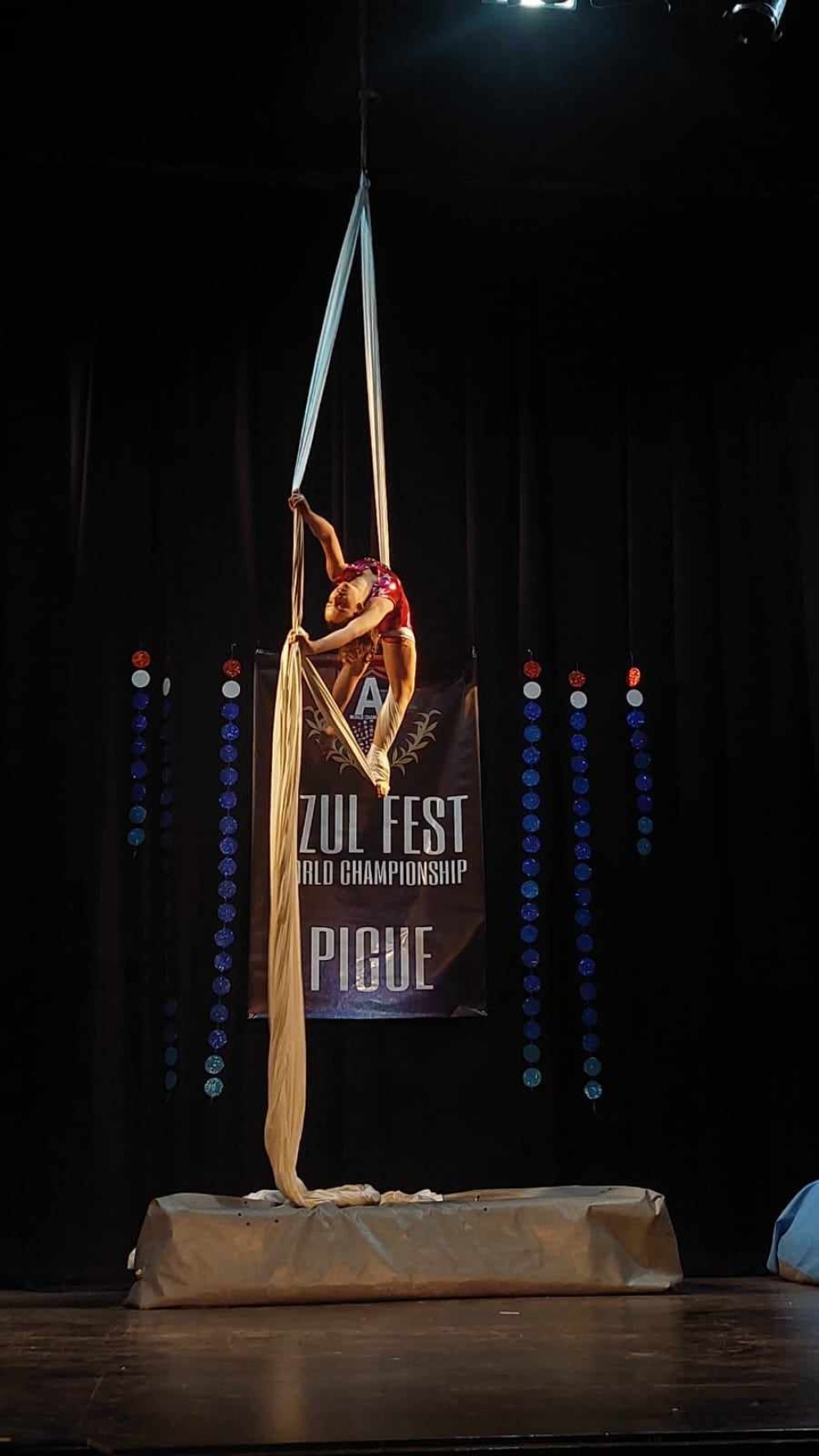 Alumnas de Abre tus Alas participaron de la etapa regional de la competencia de acrobacia Azul Fest World Championship