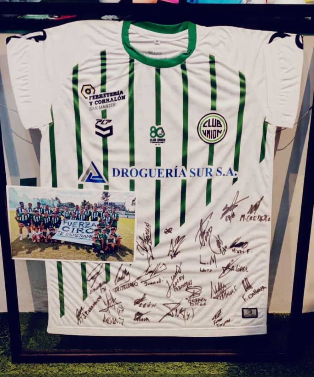 Unión realiza un sorteo de una camiseta firmada por el plantel superior