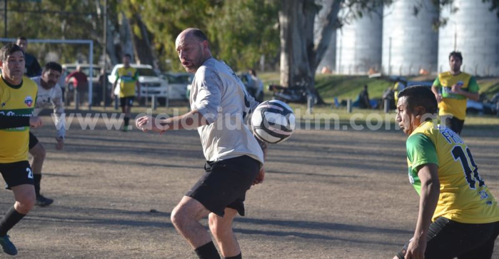 Locos x el Futbol: Gol de Ramiro Neudert para el triunfo de Foto Time y empate de Carnes del Sudoeste & Carnicería Trapun