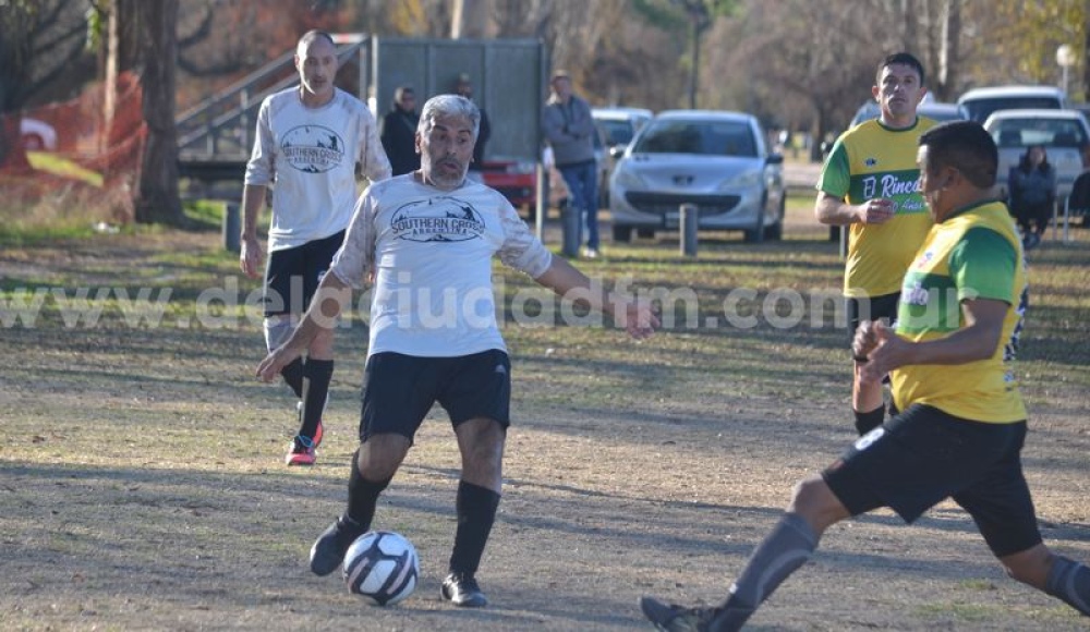 Locos x el Futbol: Gol de Ramiro Neudert para el triunfo de Foto Time y empate de Carnes del Sudoeste & Carnicería Trapun