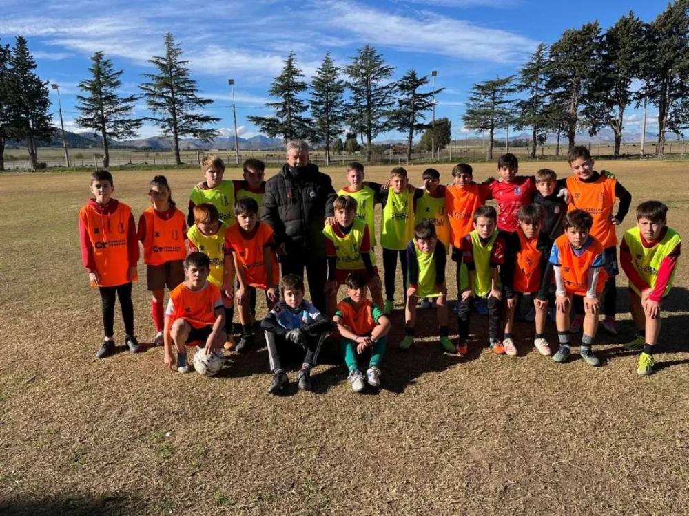 Argentinos Juniors probó jugadores en el Automoto Club Deportivo