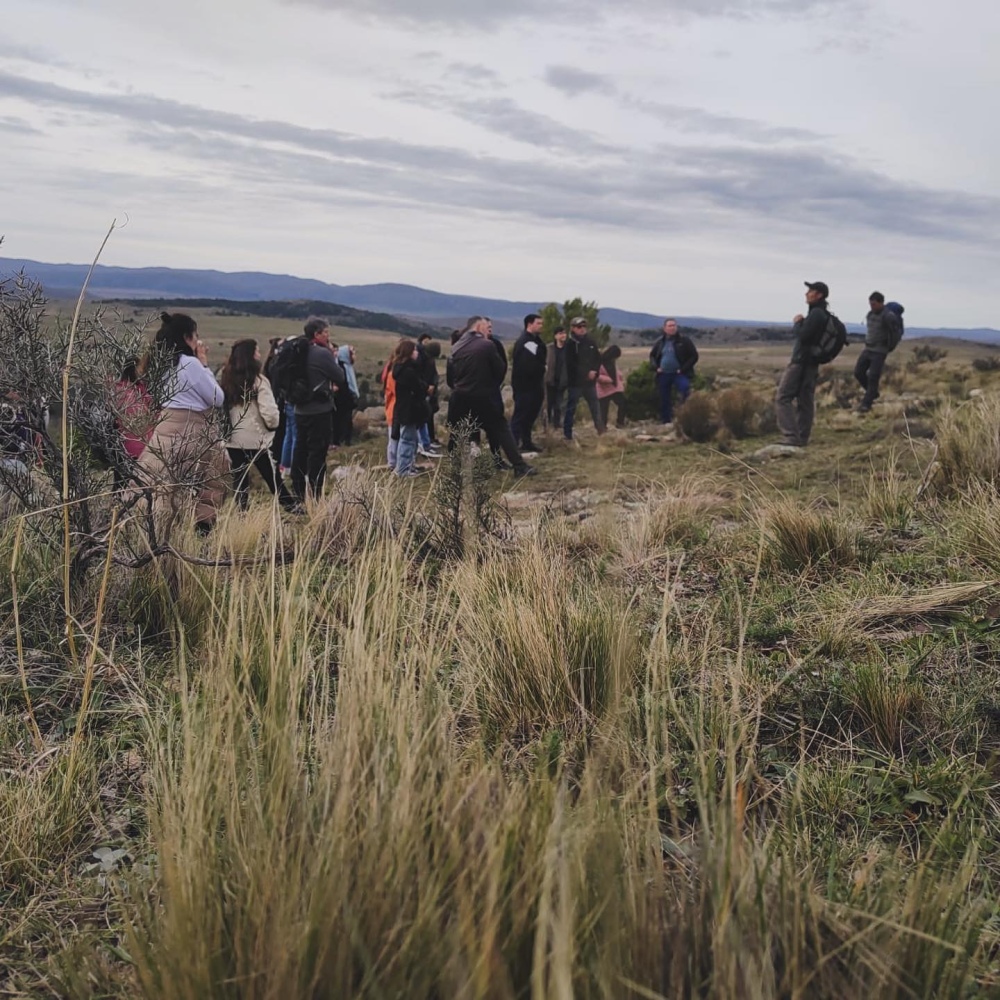 El Club Andino de Villa Ventana realizo una actividad en el marco del Dia de la Bandera