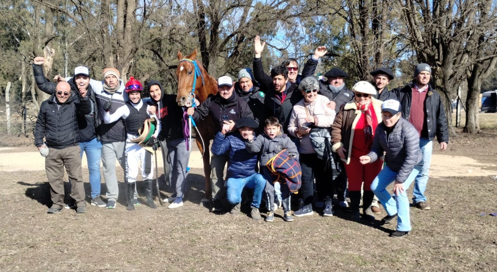 Turf en Olavarría: ”Perfect Moment” fue el ganador de la sexta carrera sobre 600 metros