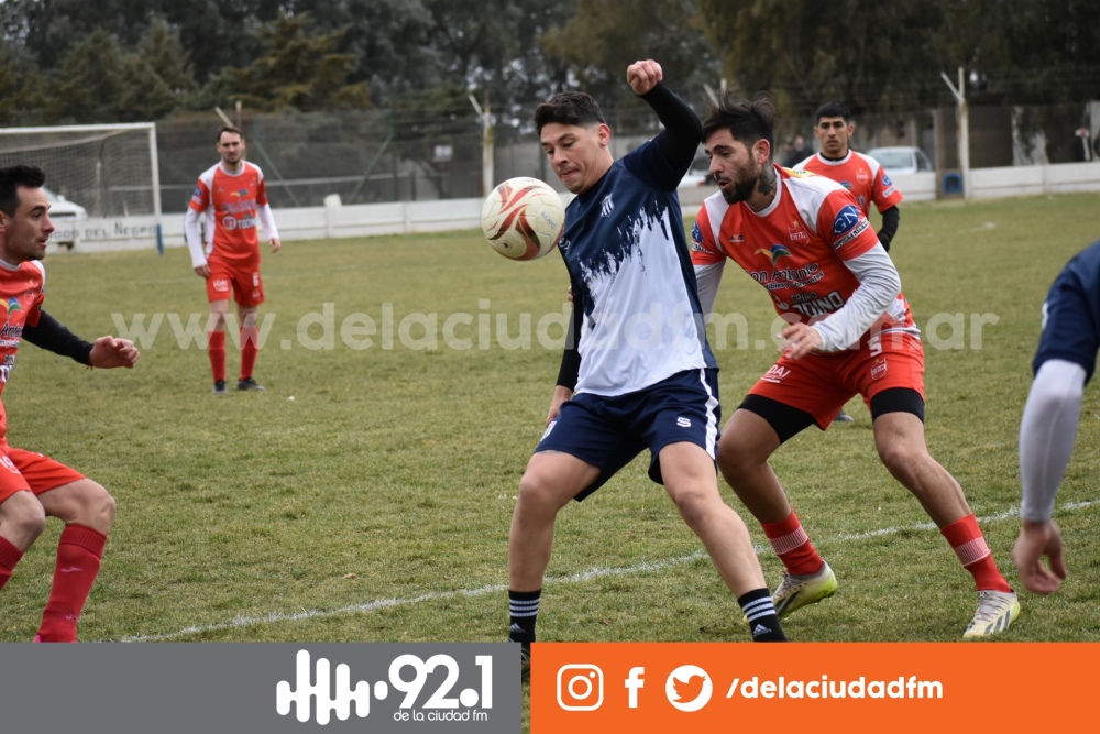 Club Sarmiento, con Arturo Peralta, jugo un amistoso ante Deportivo Rivera