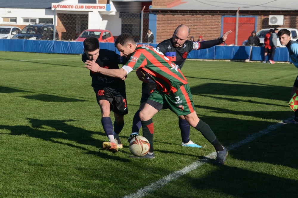 Liga Regional: Automoto debuto en el torneo Clausura, con derrota como local, ante Deportivo Sarmiento (104 fotos)