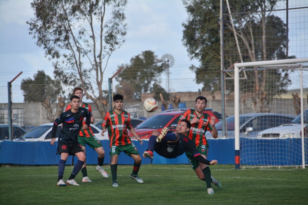 Liga Regional: Automoto debuto en el torneo Clausura, con derrota como local, ante Deportivo Sarmiento (104 fotos)