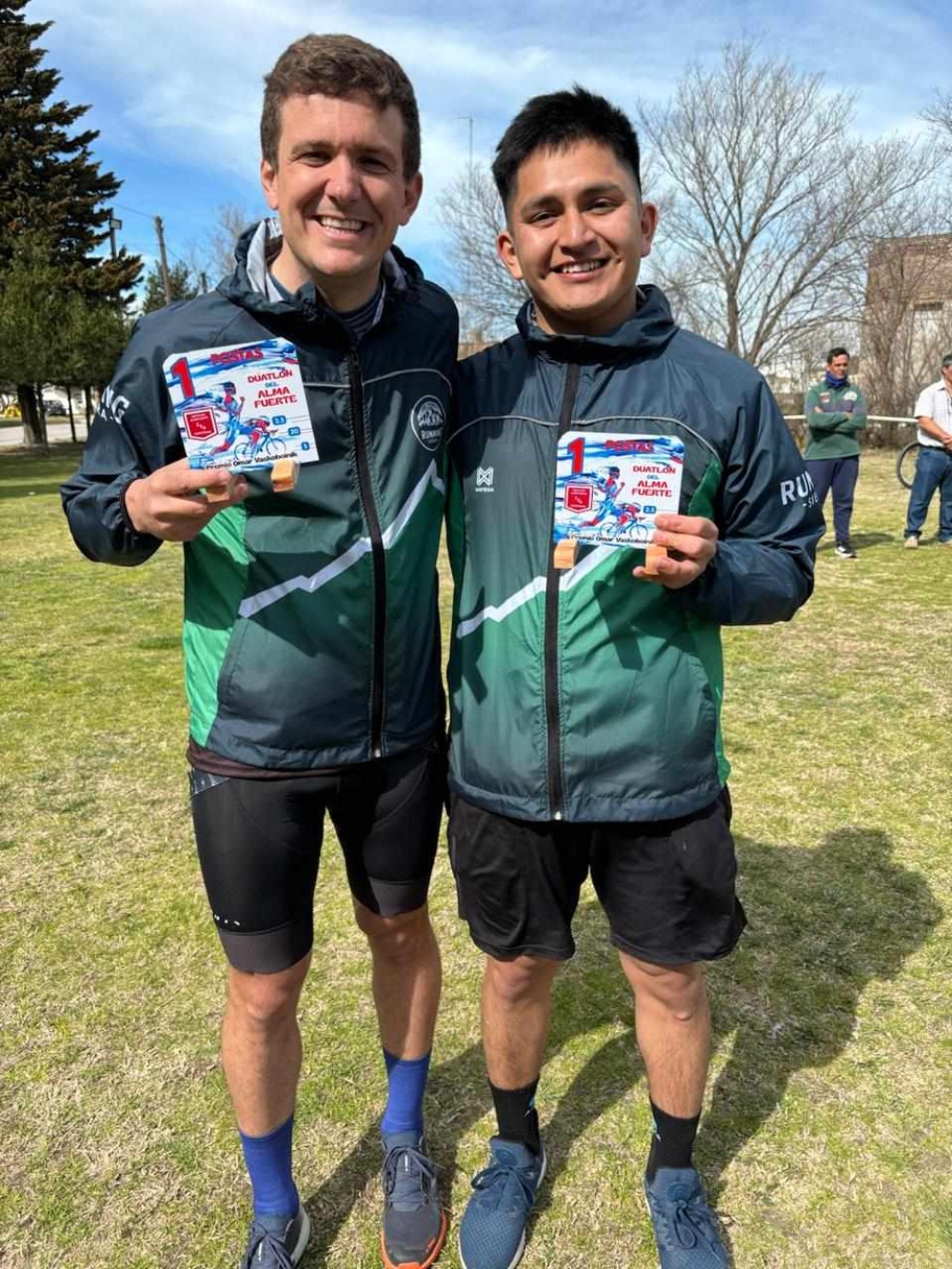 Los serranos German Marín y Mauricio Salinas participaron de un duatlón en la localidad de Copetonas