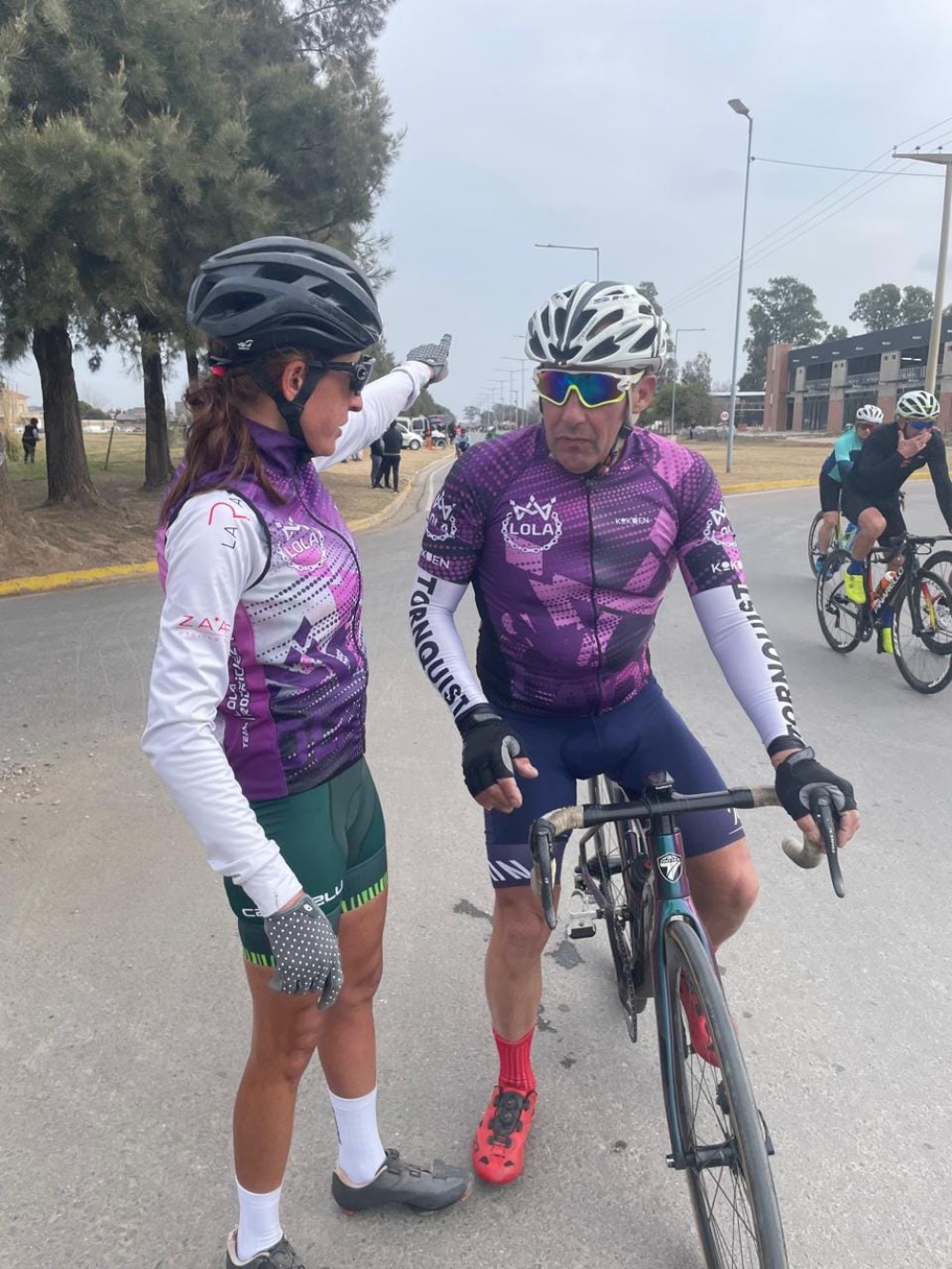 Casi 400 ciclistas, entre ellos Elbio Rodríguez, participaron de la exitosa Vuelta Ciclística Bell Ville