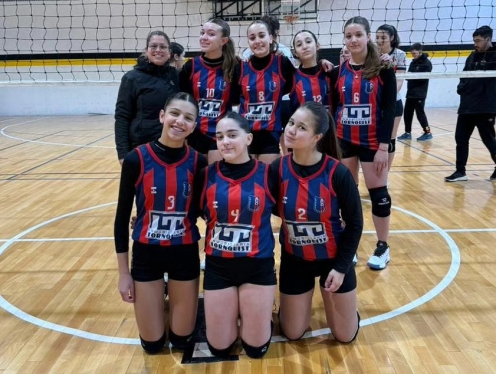 Automoto debutó en el Clausura de vóleibol