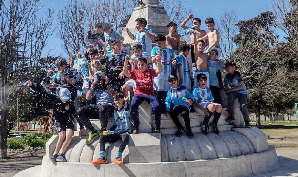 A falta de una fecha, el Sub 9 y Sub 10 de Porteño de Saldungaray es campeón en el certamen dorreguense de futbol