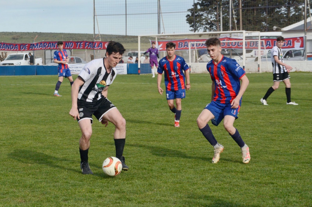 Liga Regional: Los elencos de Tornquist no pasaron del empate ante rivales suarenses (87 fotos)