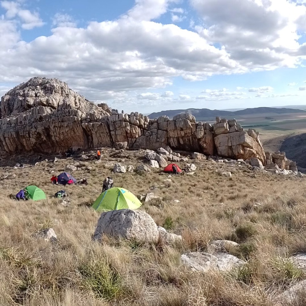 Se vivio un fin de semana a puro trekking y pernocte al Cerro Tres Picos