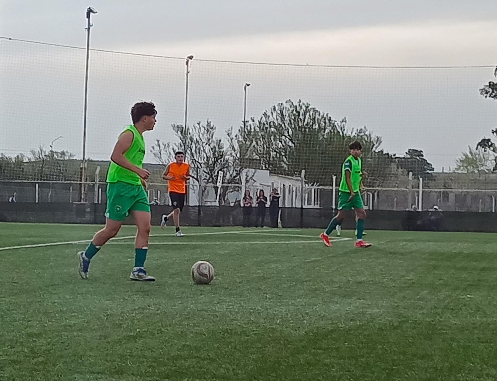 Inferiores: Los chicos de Unión jugaron amistosos ante Liniers A en Bahía Blanca