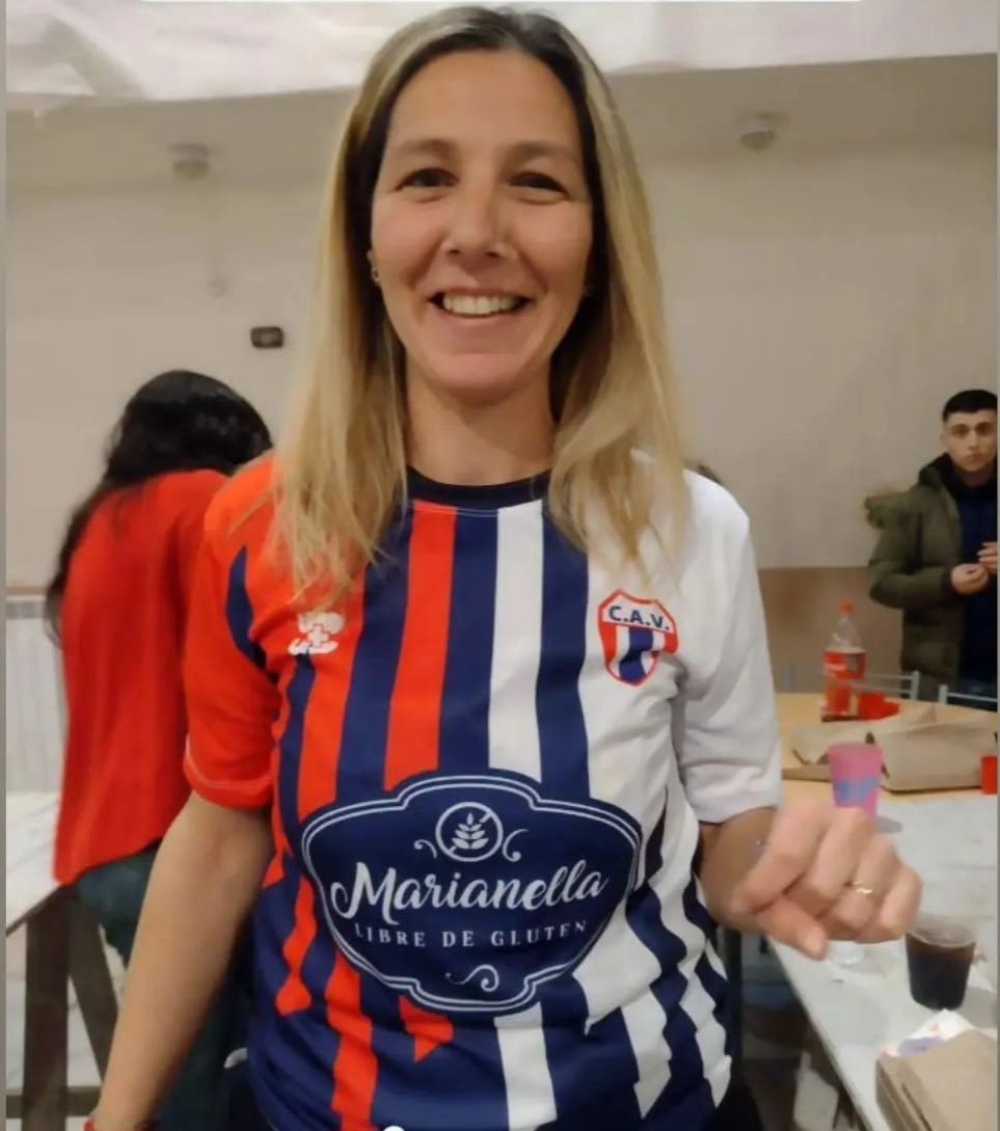 Atlético Ventana presentó las camisetas de fútbol y newcom en su sede social de Valle Hermoso