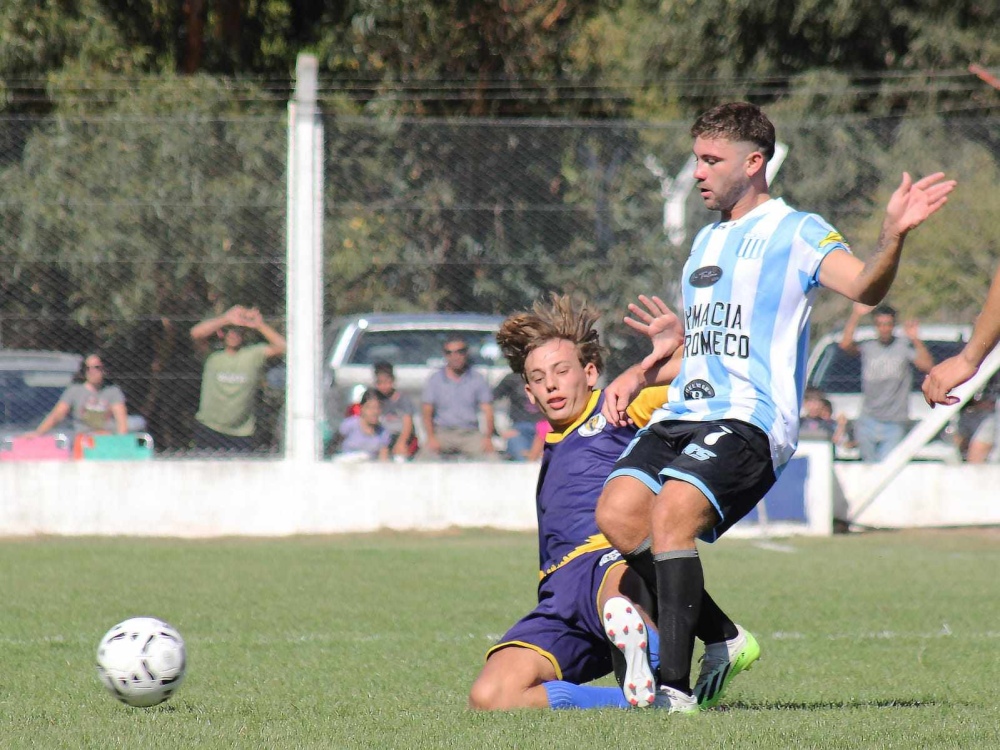 El tornquistense Bautista Holzmann anoto un tanto en la goleada de Recreativo Echegoyen ante Quilmes