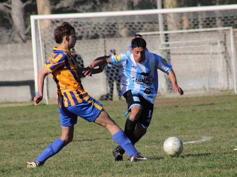 El tornquistense Bautista Holzmann anoto un tanto en la goleada de Recreativo Echegoyen ante Quilmes