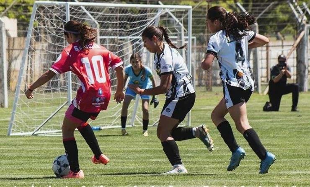 LRF/Sub 15 femenino: Ganó Blanco y Negro y el título se define en la última fecha