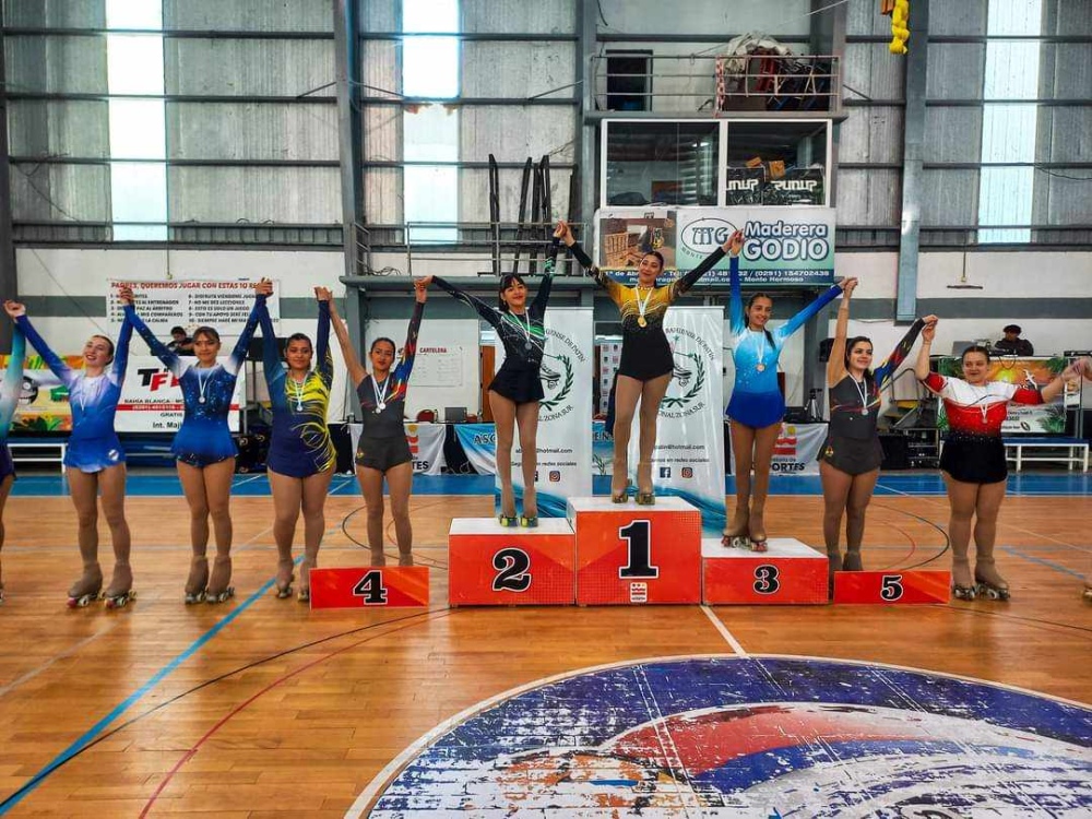 Patinadoras de Chasico se lucieron en el Polideportivo Municipal de Monte Hermoso