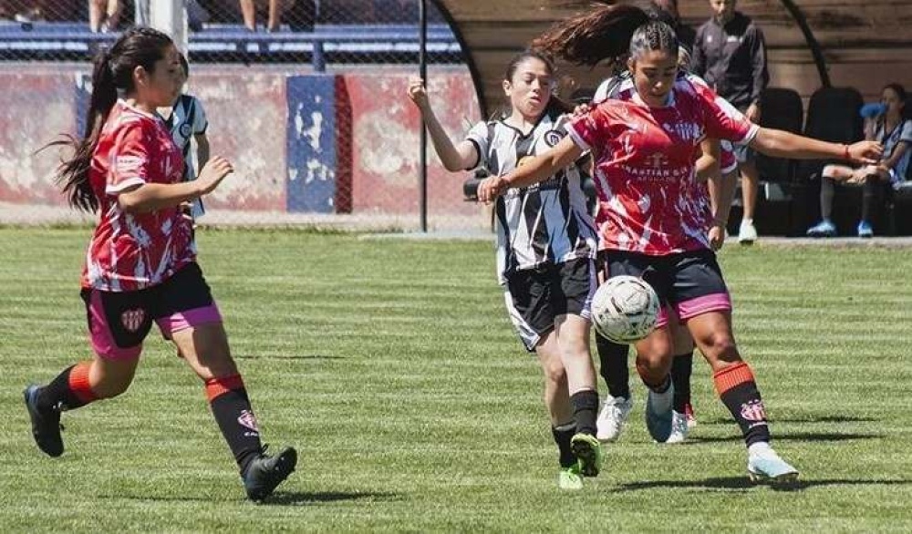 LRF/Sub 15 femenino: Ganó Blanco y Negro y el título se define en la última fecha