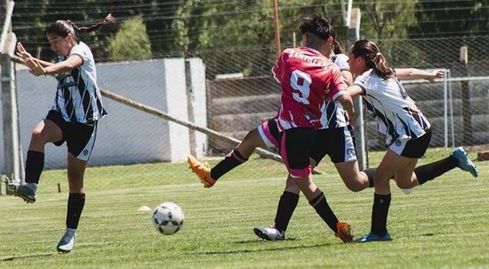 LRF/Sub 15 femenino: Ganó Blanco y Negro y el título se define en la última fecha