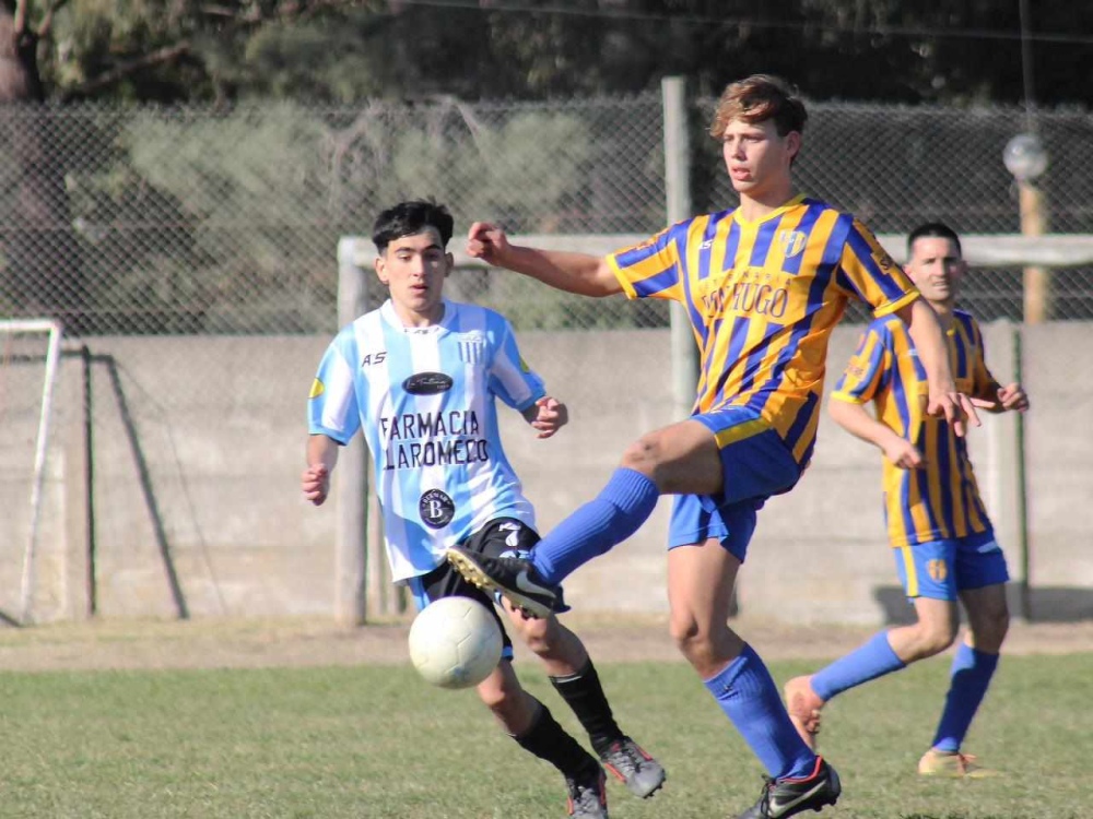 El tornquistense Bautista Holzmann anoto un tanto en la goleada de Recreativo Echegoyen ante Quilmes