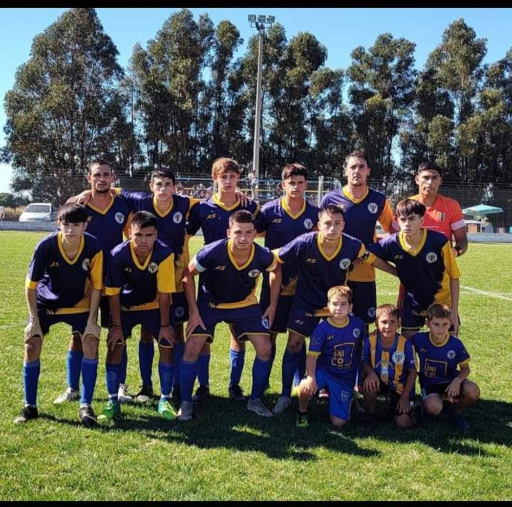 El tornquistense Bautista Holzmann anoto un tanto en la goleada de Recreativo Echegoyen ante Quilmes