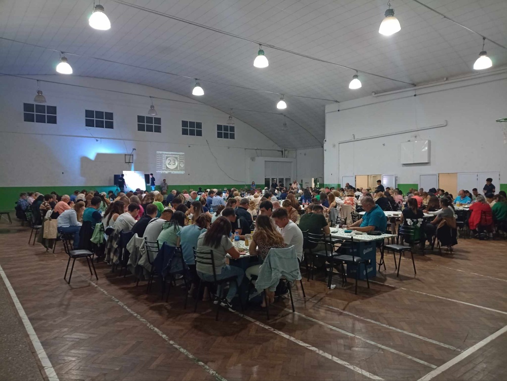 Rocío Belen de Tres Picos ganó el pozo final del bingo organizado por Bomberos Voluntarios y el Club Unión