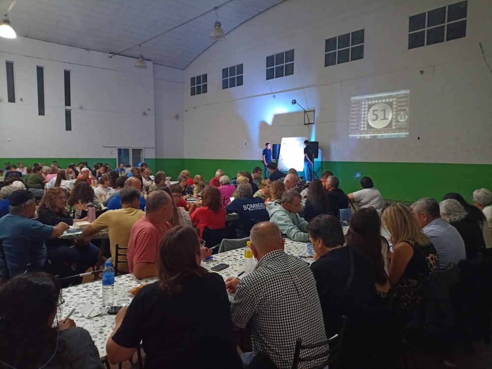 Rocío Belen de Tres Picos ganó el pozo final del bingo organizado por Bomberos Voluntarios y el Club Unión