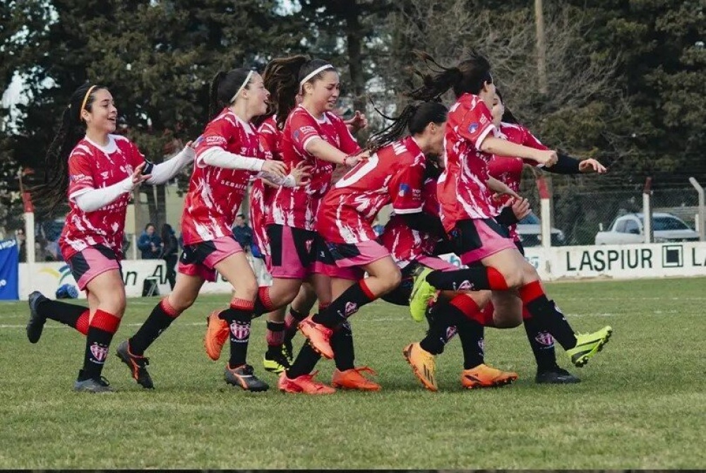 Liga Regional de Fútbol: San Martín de Carhué y Blanco y Negro ganaron los clásicos en Sub 15 femenino