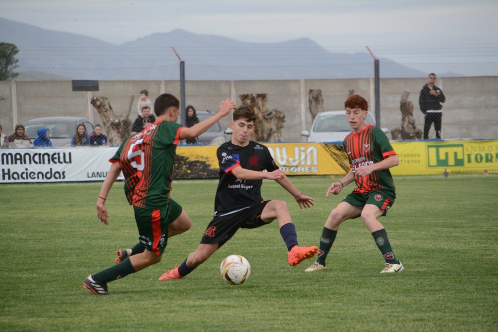 La quinta división de Automoto, con ”Luchi” Sandobal como figura, se consagró campeón del torneo Clausura (201 fotos)