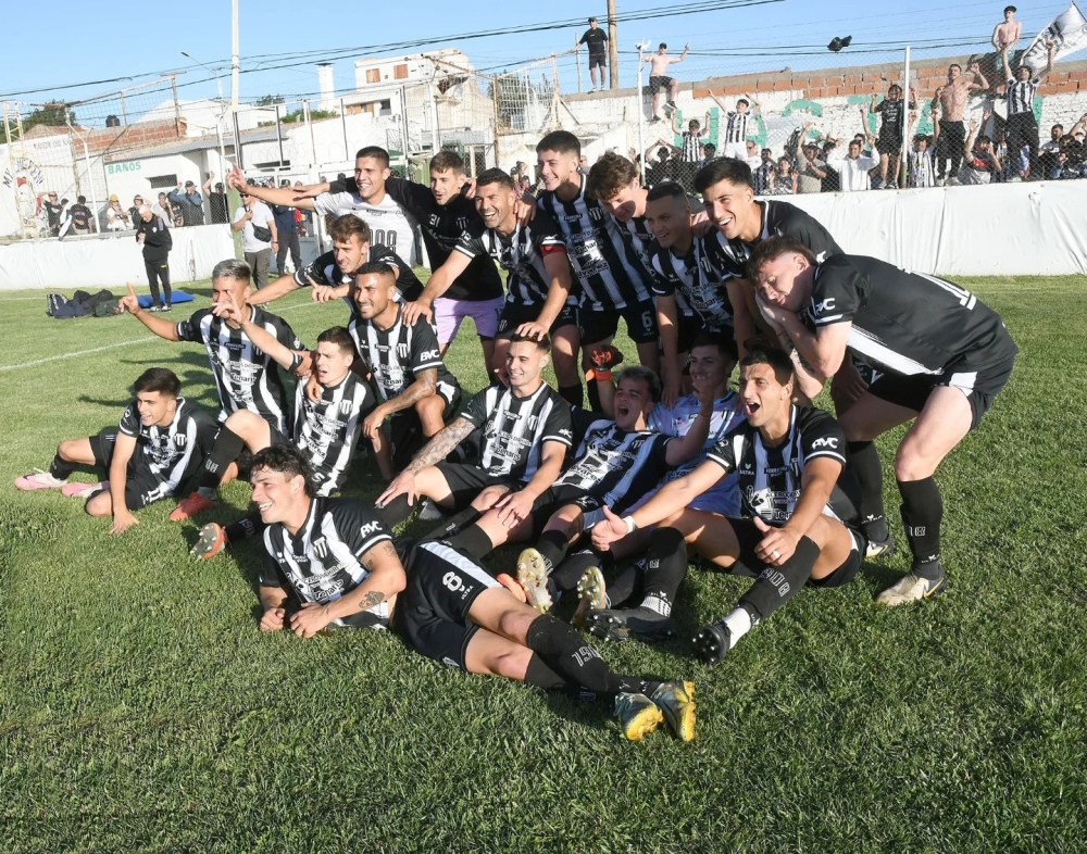 Liga del Sur: Liniers, con ”Manu” Abregu como titular, superó a Bella Vista en la final del playoffs y forzó a un partido extra