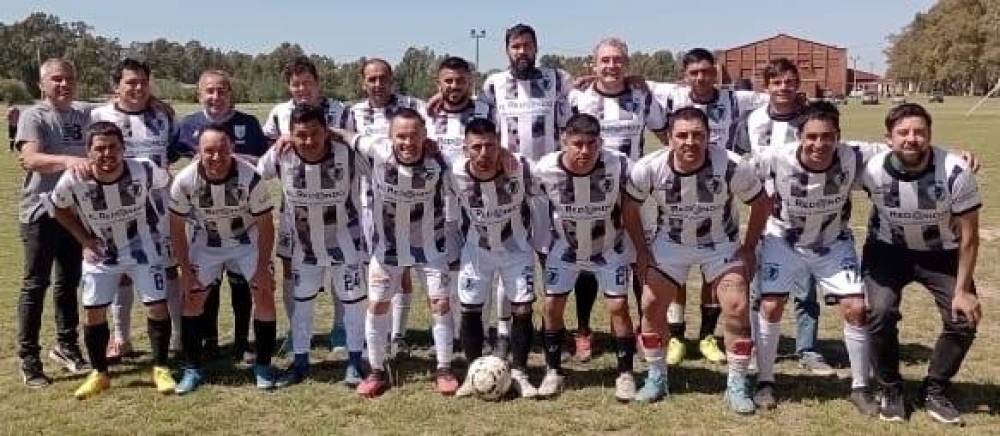 Municipales de Villa Arcadia esta a una victoria de ser campeón en la Liga Intersindical de Bahía Blanca