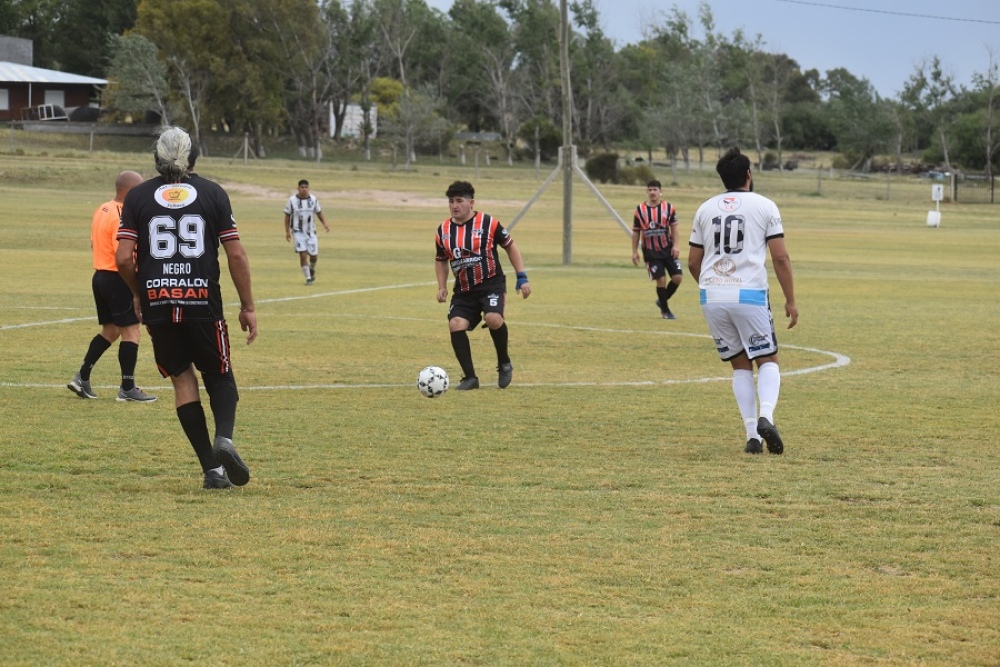 Municipales de Villa Arcadia esta a una victoria de ser campeón en la Liga Intersindical de Bahía Blanca