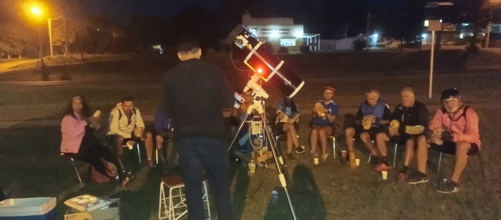 Se realizo el cicloturismo nocturno con luna llena y experiencia astronómica en Saldungaray (Incluye fotos)