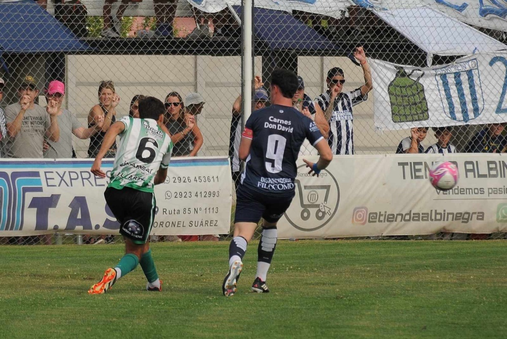 LRF: Atlético Huanguelén campeón del torneo Clausura tras derrotar al equipo de Arturo Peralta