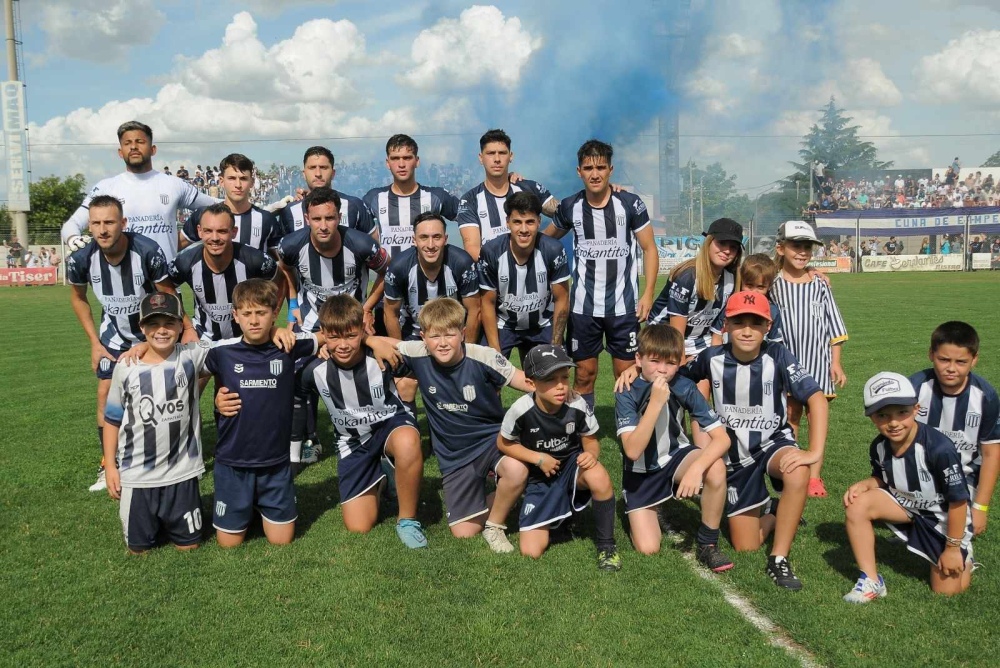 LRF: Atlético Huanguelén campeón del torneo Clausura tras derrotar al equipo de Arturo Peralta