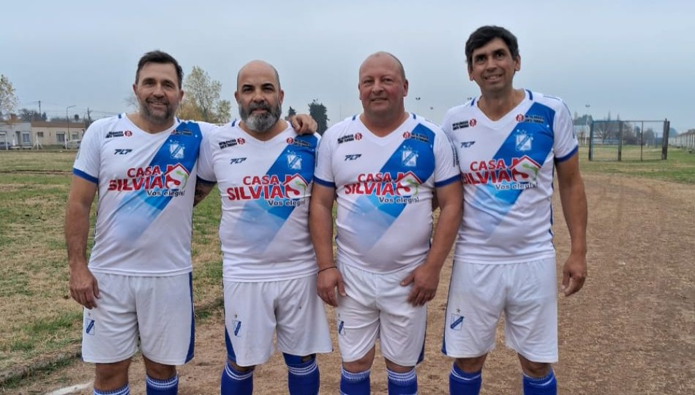 Serranos debutaron en un torneo de futbol 9 senior que se lleva a cabo en Coronel Suarez