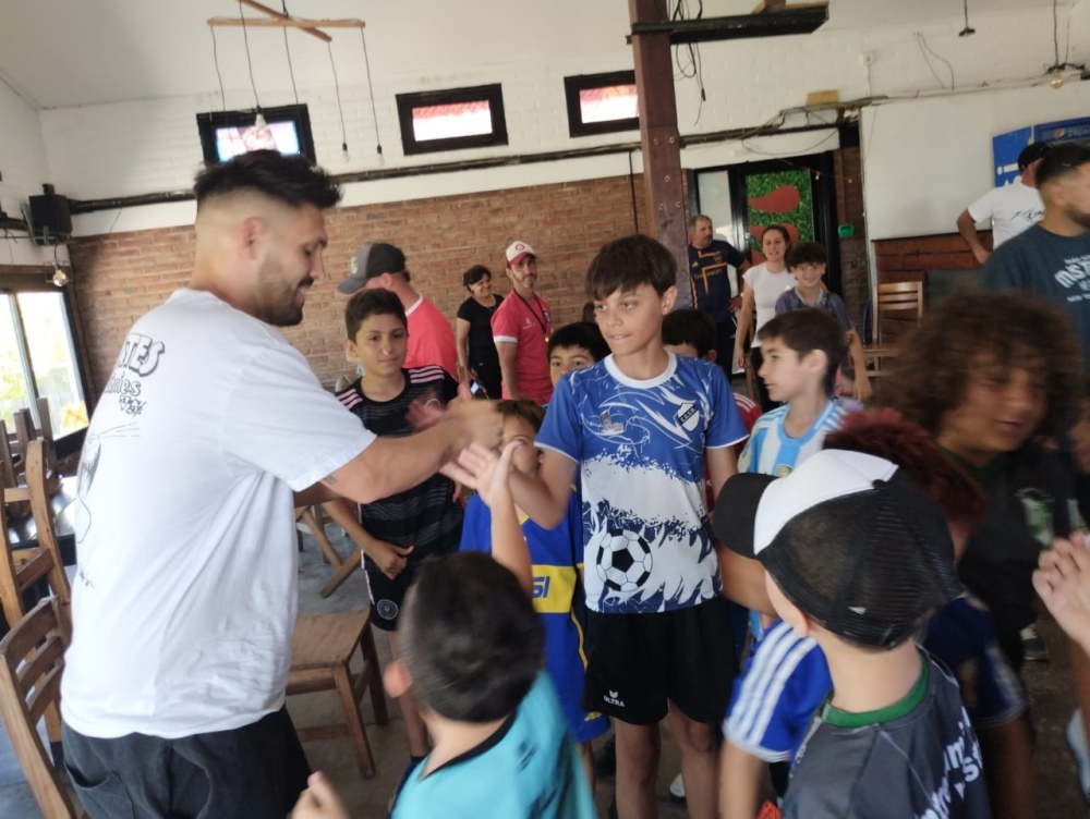 La escuela de fútbol del Club General San Martín de Chasico participo de un campus intensivo