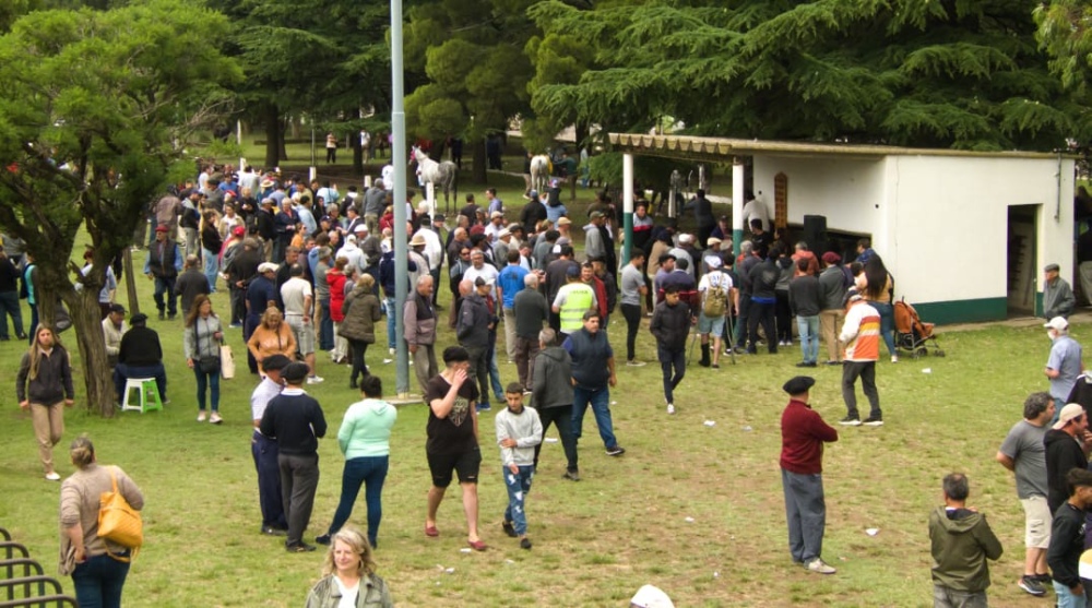 Más de mil personas en una nueva reunión hípica en Tornquist (65 fotos + resultados)